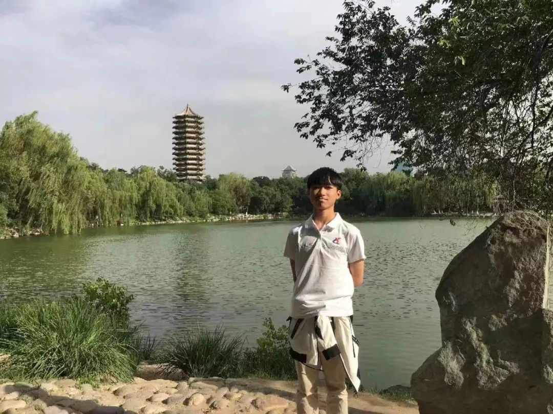 DƬ